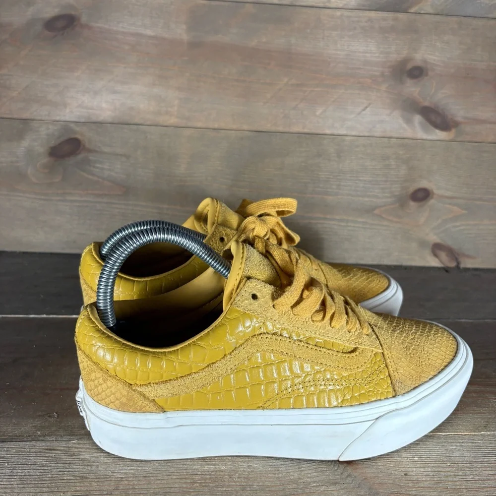 vans old skool womens size 7 shoes yellow snakeskin platform athletic sneakers